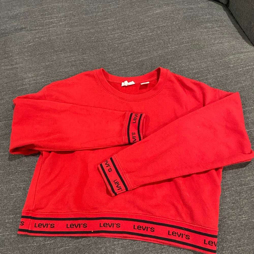 LEVIS // CROP TOP //RED //NEW // MEDIUM